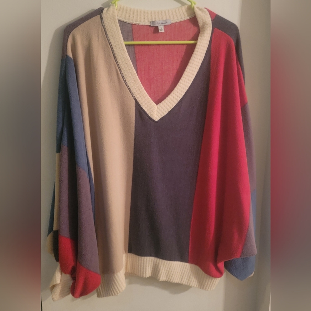 Chic Colorblock Lightweight Sweater - Small